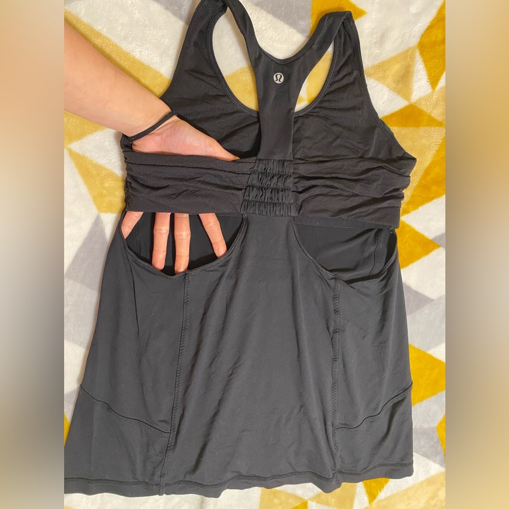 Lululemon black turbo tank size 6